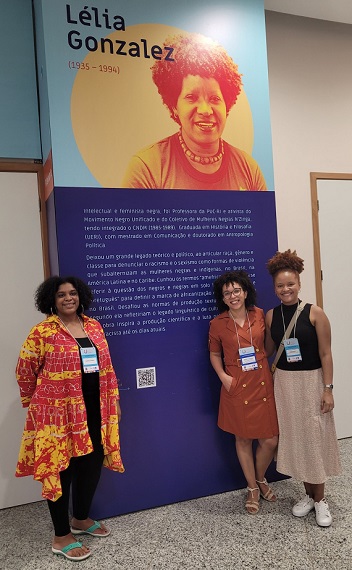 Members of the Ubuntu Center team pose together at ABRASCO’s 13th National Congress